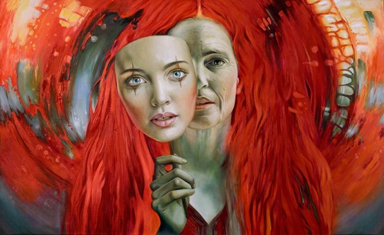 Surrealistyczny portret starszej kobiety z maską młodej twarzy. Burza czerwonych włosów i wir kolorów w tle. Malarstwo olejne
