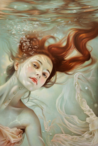 Surrealistyczny portret kobiety pływającej w wodzie. Woda jako metafora materialnego świata